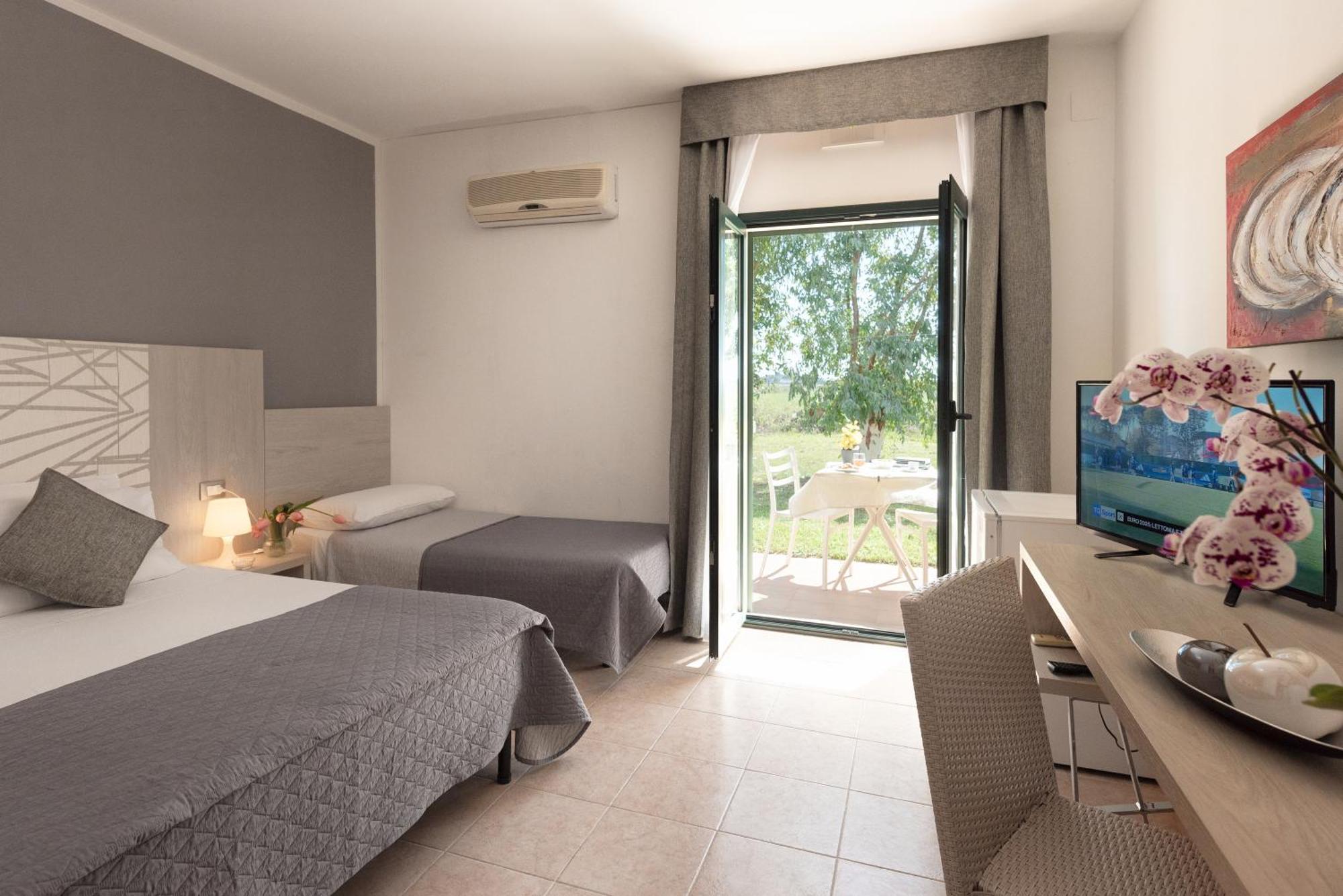 Hotel Le Muse Carpignano Salentino Exterior foto